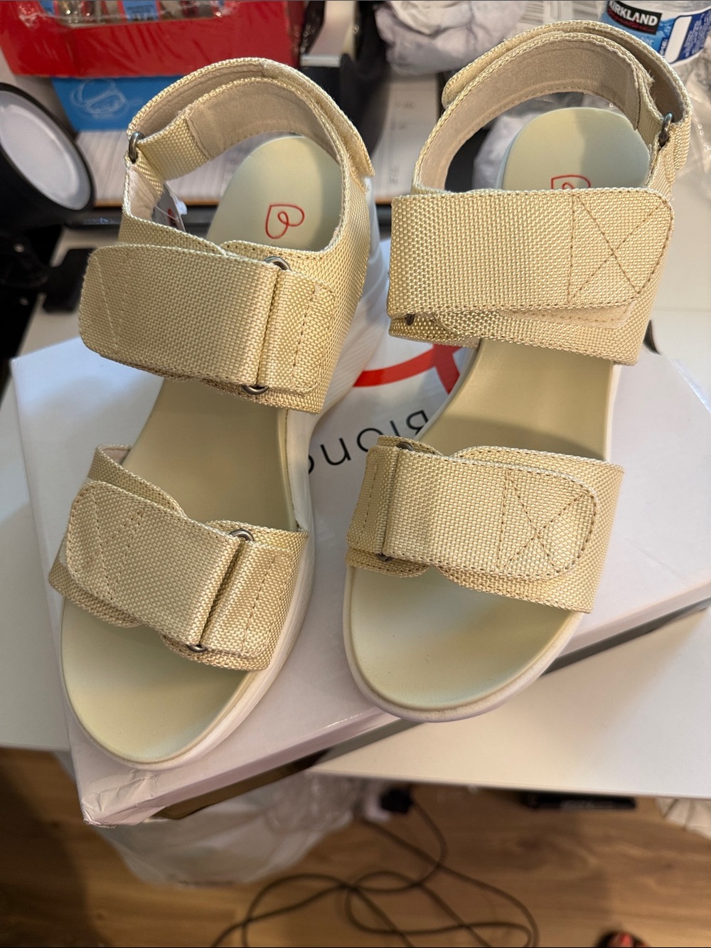 Blondo Women's Beige Strap Sandals size 8M NIB